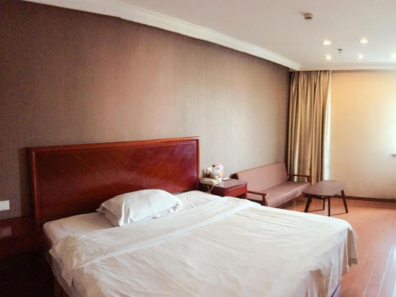 Greentree Songjiang Xinqiao Jiuxin Road Express 3*