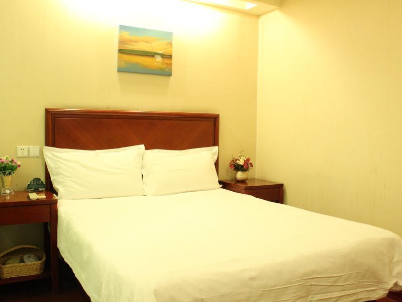 Hotel Greentree Songjiang Xinqiao Jiuxin Road Express 3*