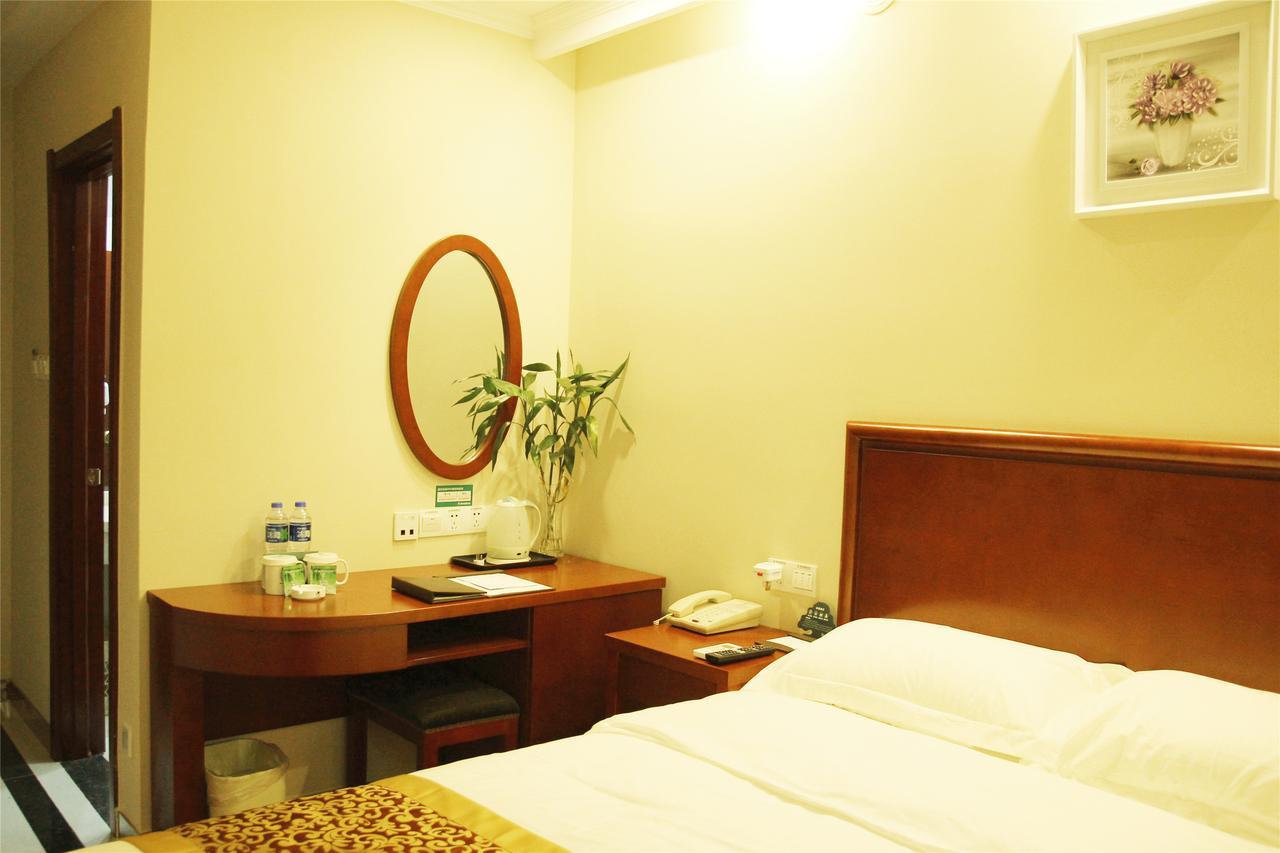 Greentree Songjiang Xinqiao Jiuxin Road Express 3*