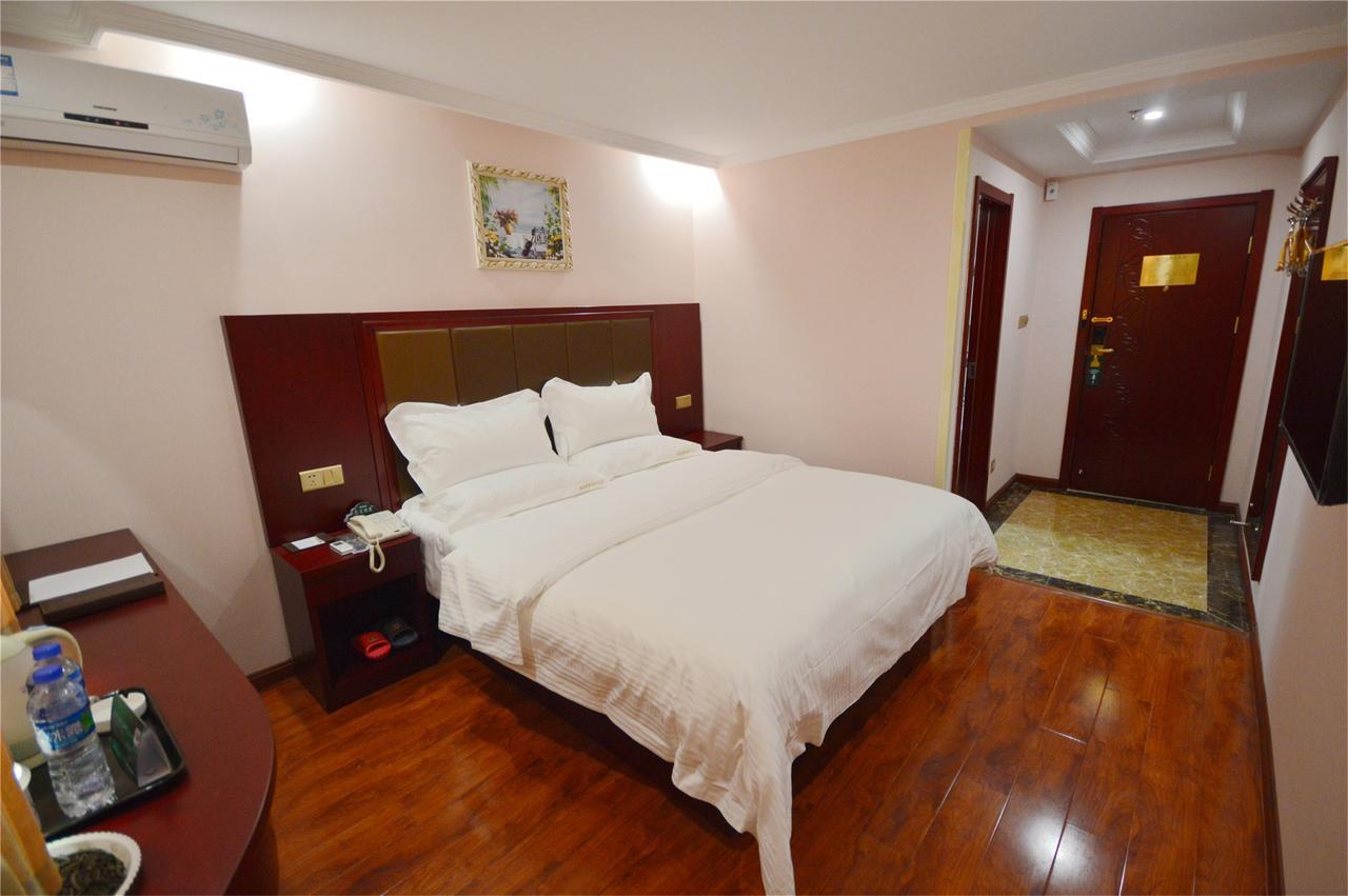 Greentree Songjiang Xinqiao Jiuxin Road Express 3*